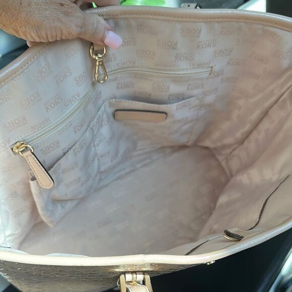 Michael Kors, genuine leather, like new jet set tote, shoulder handbag purse - Picture 10 of 10